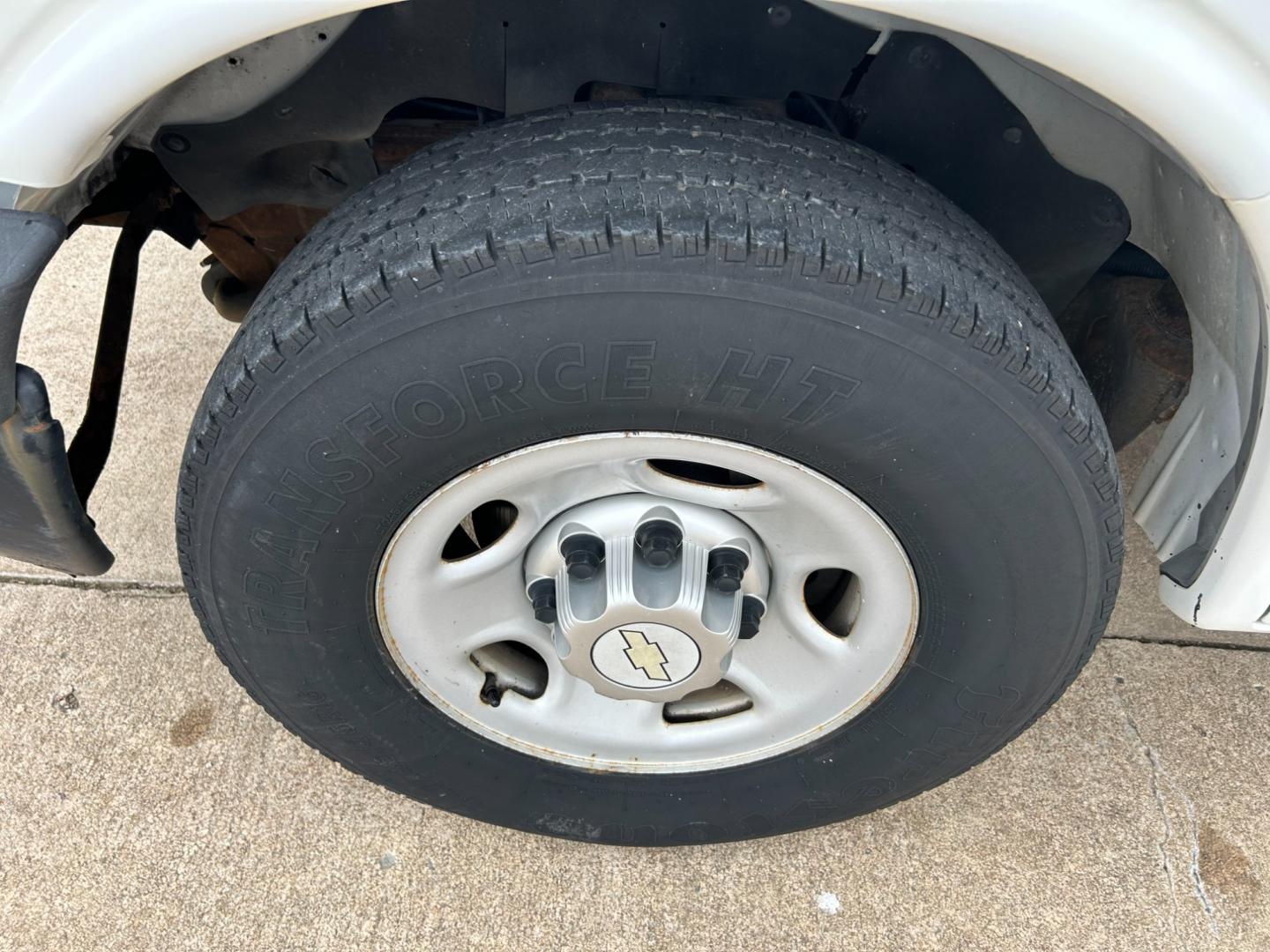 2011 White /Gray Chevrolet Express 2500 Cargo (1GCWGFCB9B1) with an 6.0L V8 DOHC 16V engine, 4-Speed Automatic transmission, located at 17760 Hwy 62, Morris, OK, 74445, (918) 733-4887, 35.609104, -95.877060 - Photo#23